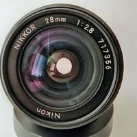 Nikon Nikkor AIS 28/2,8  250 Euro.