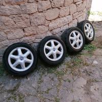 Cerchi in lega con gomme