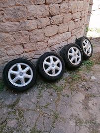 Cerchi in lega con gomme