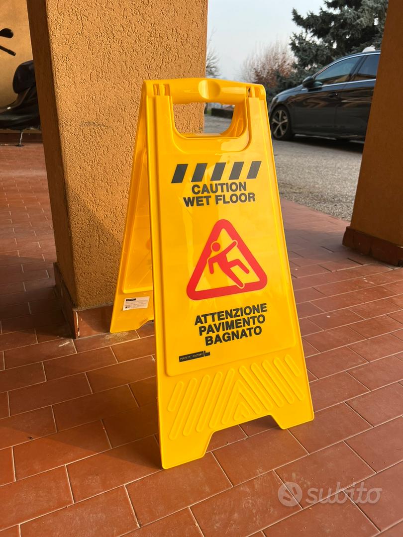 Cartello pericolo pavimento bagnato - Giardino e Fai da te In vendita a  Lecco