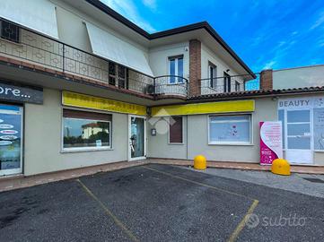 NEGOZIO A PADENGHE SUL GARDA