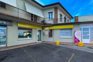 NEGOZIO A PADENGHE SUL GARDA