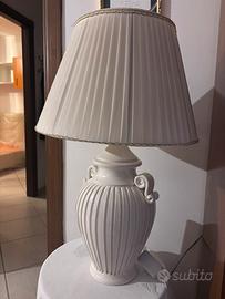 Lume in ceramica da tavolino