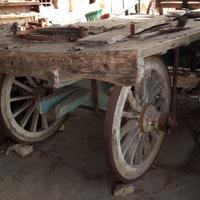 Carro in legno agricolo antico