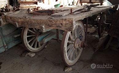 Carro in legno agricolo antico