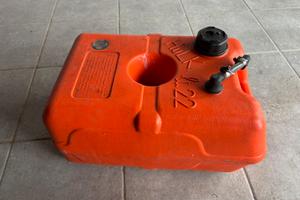 2 serbatoi carburante da 22 litri per barca