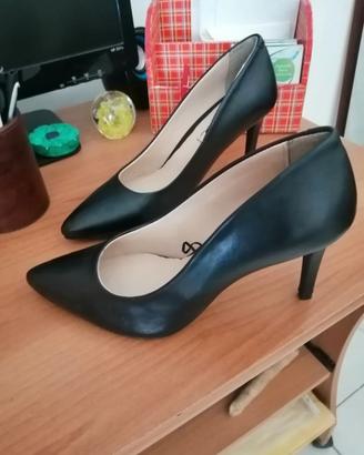 Eleganti scarpe modello decollete