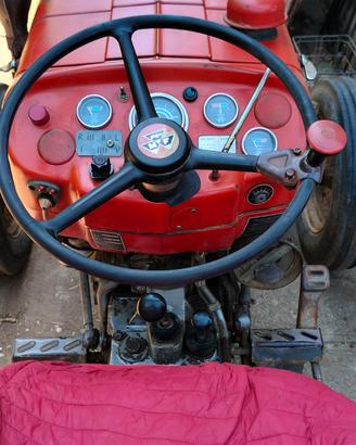 trattore Massey Ferguson 133 funziona bene 