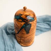 Contenitore decorativo da tavolo in legno e resina