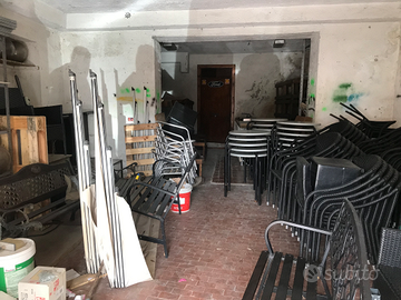 Garage 55 mq con bagno da ristrutturare