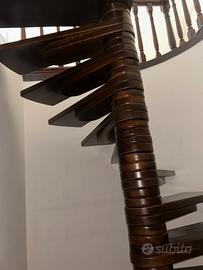 Scala a chiocciola legno massello