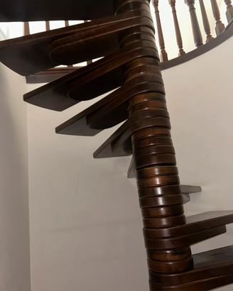 Scala a chiocciola legno massello