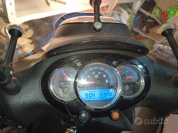 Beverly 300 modello Police