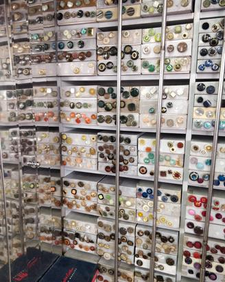 stock di bottoni 