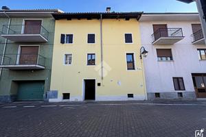 CASA SEMINDIPENDENTE A FIORANO CANAVESE
