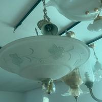 Lampadario in vetro e ferro battuto