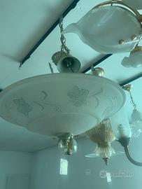 Lampadario in vetro e ferro battuto