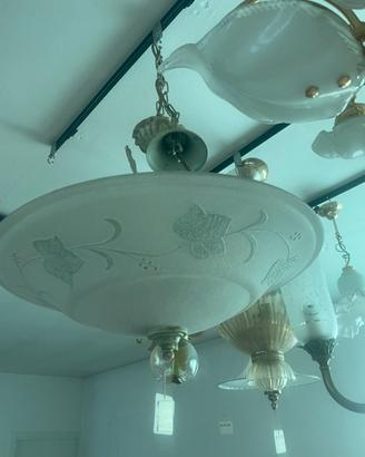 Lampadario in vetro e ferro battuto