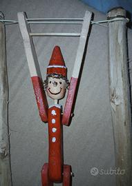 Pinocchio acrobata 