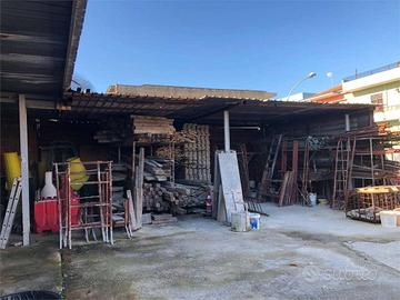 Immobile di 200 m² con 1 locale a Mondragone