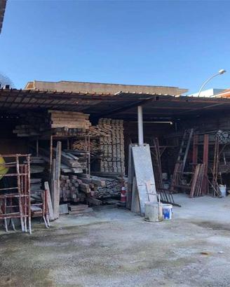 Immobile di 200 m² con 1 locale a Mondragone