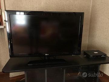 TV 32" + Decoder TV satellitare + Mobiletto