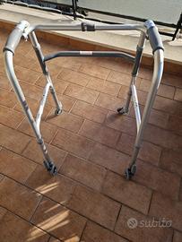 Girello deambulatore