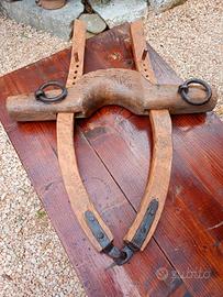 antico collare in legno