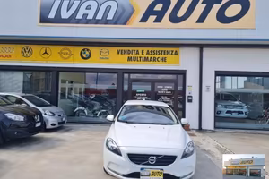 VOLVO V40 D2 1.6 DIESEL-ANNO 2014-Neopatentati