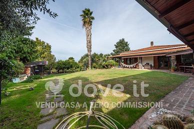 Villa di 423 m² con più di 5 locali e box auto a G