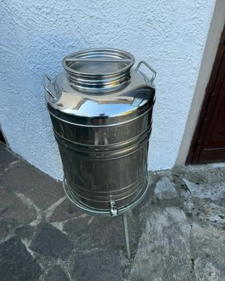 Contenitori per olio con anche la base dappoggio