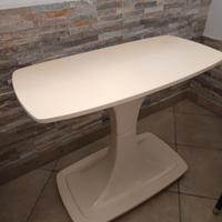 Tavolino space age design