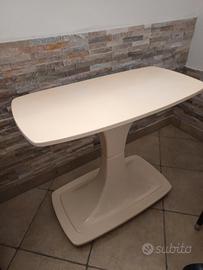 Tavolino space age design