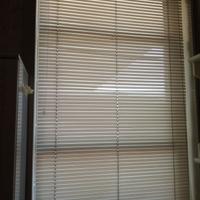 Tenda alla veneziana grigio chiaro 