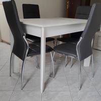 Tavolino con sedie