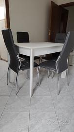 Tavolino con sedie