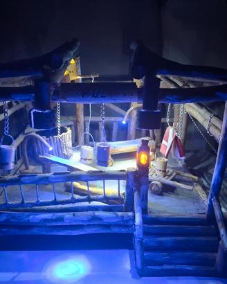 casetta artigianale in legno per presepi e illumin