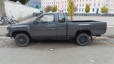 Nissan king cab d21    valuto permuta con f
