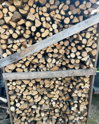 Bancale legna secca per caminetto