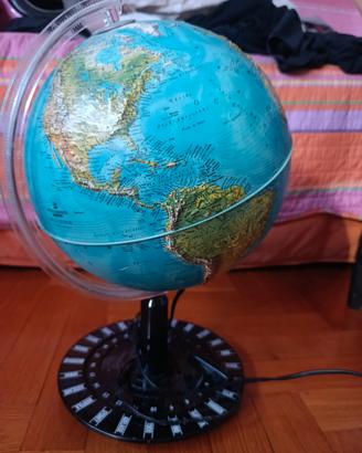 mappamondo con illuminazione interna 