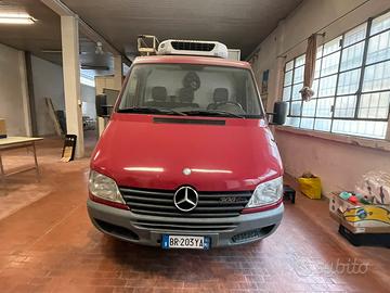 Furgone Mercedes coibentato
