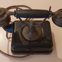Telefono vintage a cornetta in bachelire