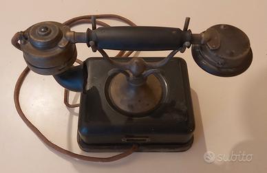 Telefono vintage a cornetta in bachelire
