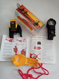 Bussola-torcia-binocolo-orologio solare