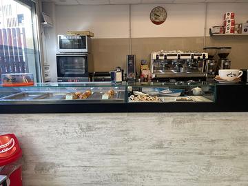 Caffetteria più negozio di cialde e capsule