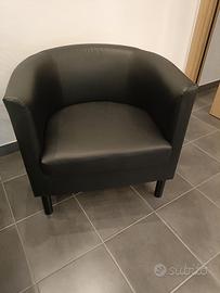 2 poltrone IKEA nere a pozzetto pari al nuovo