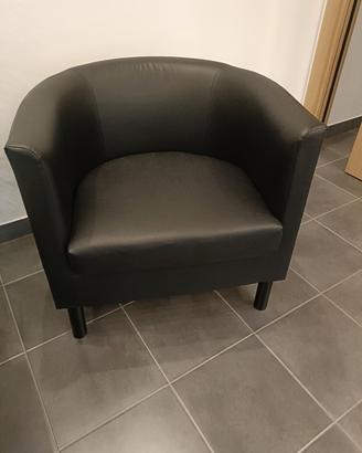 2 poltrone IKEA nere a pozzetto pari al nuovo