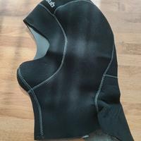 Cappuccio e guanti per sub