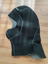 Cappuccio e guanti per sub