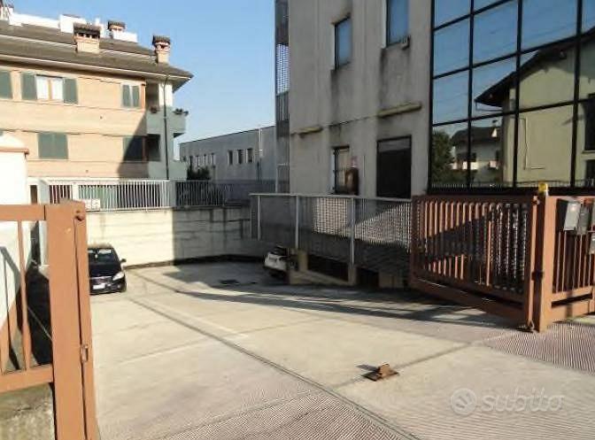 Immobile in asta di 360 m² con 2 locali a Paderno - Vista 2